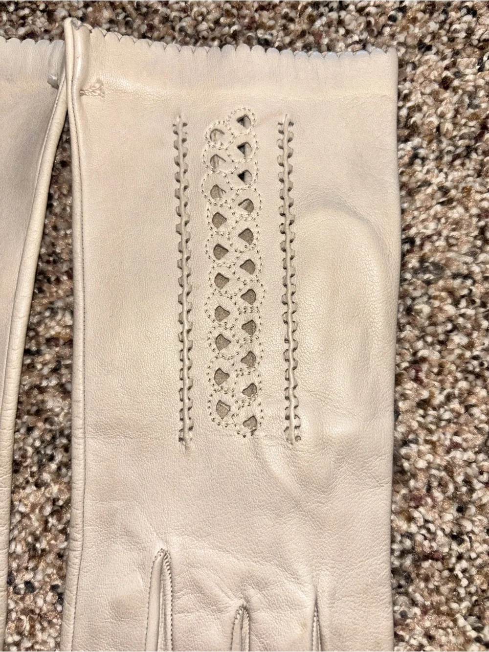 Vintage ivory leather gloves cutout detailing soft 7 1/2 never worn classic
